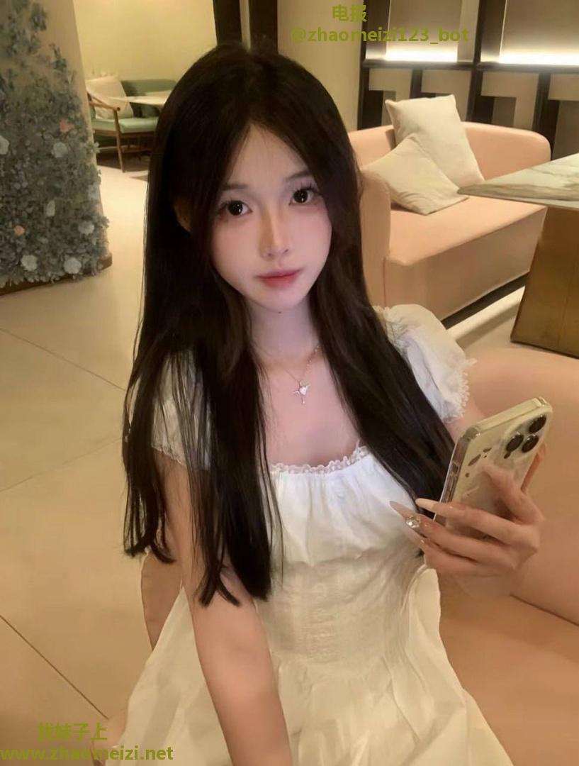 刚毕业纯情女高兼职