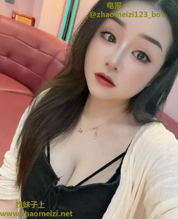 巨乳大胸骚女兼职