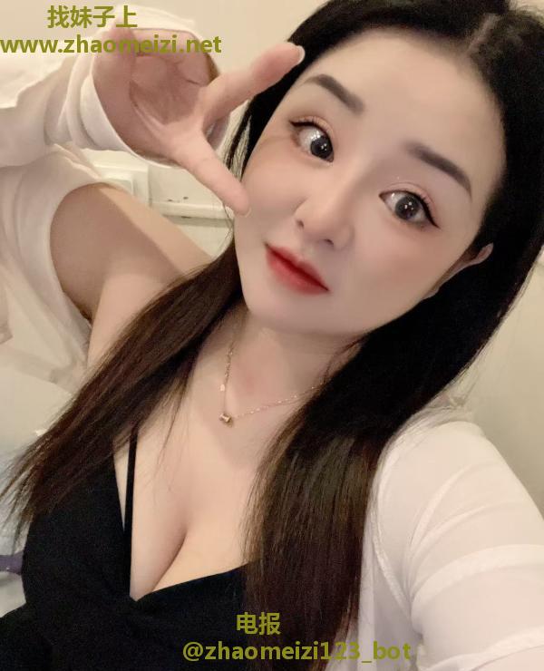 巨乳大胸骚女兼职