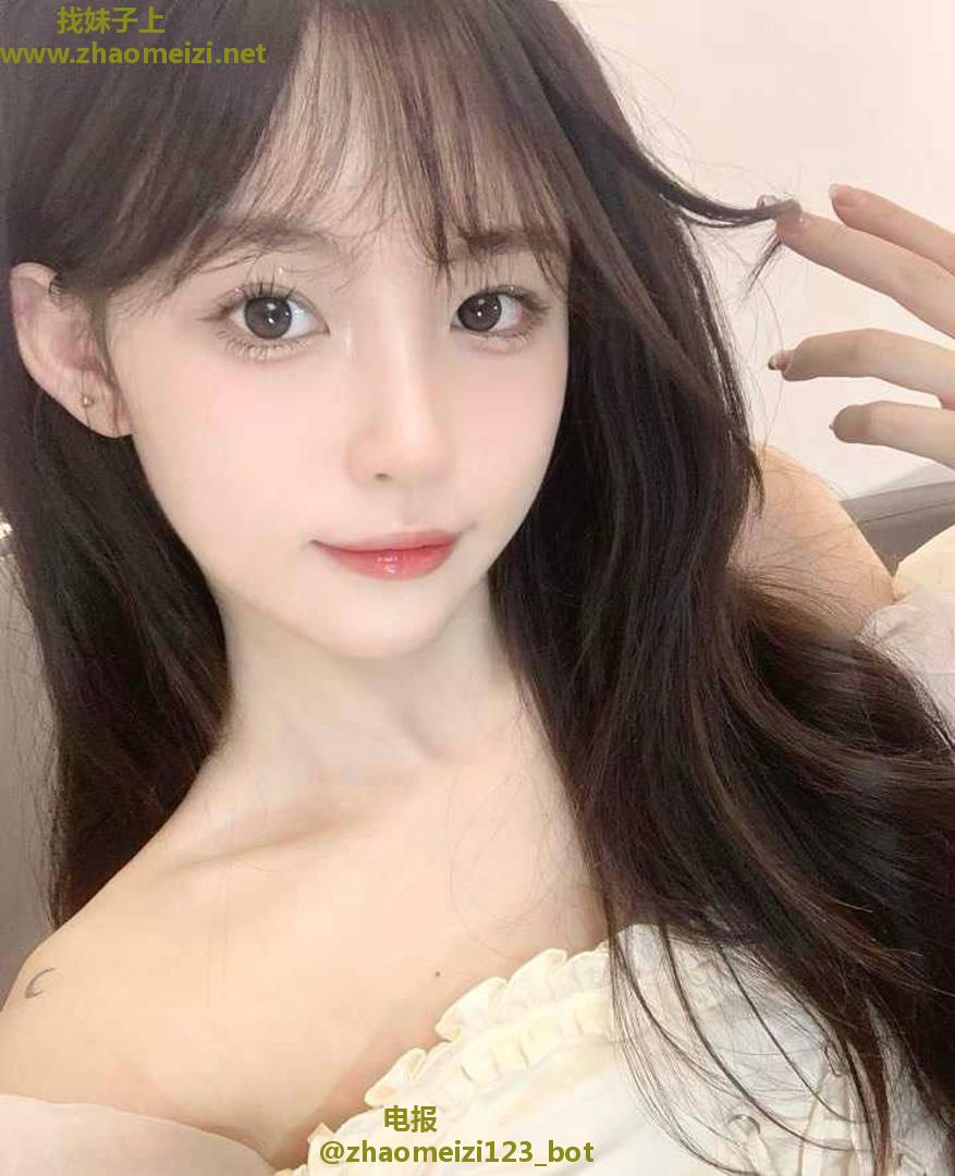 白嫩多汁性感小妹