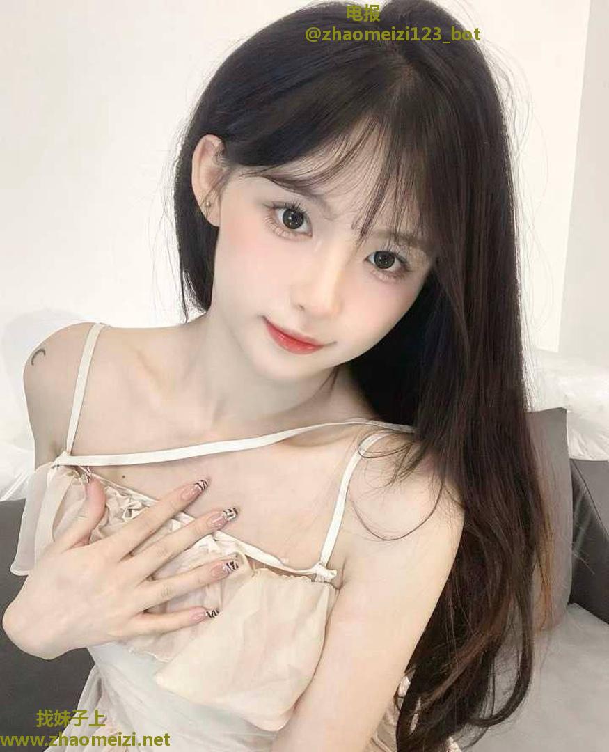 白嫩多汁性感小妹