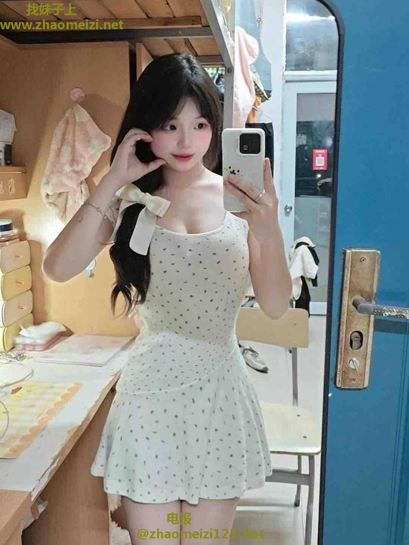 可爱苗条小巧精致妹妹