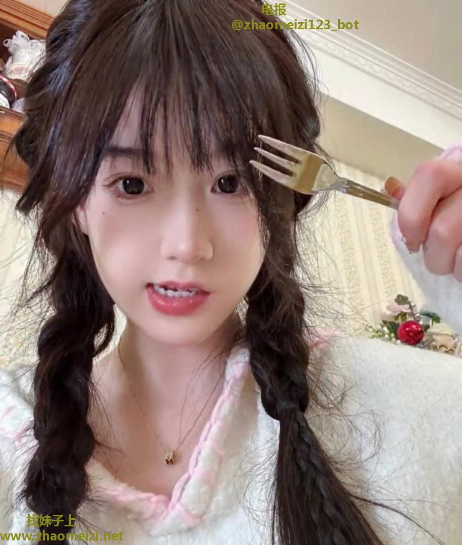 可爱反差个人兼职萌妹