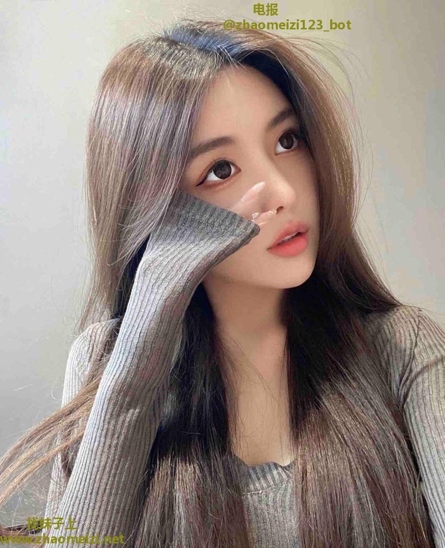 性感年轻兼职少妇