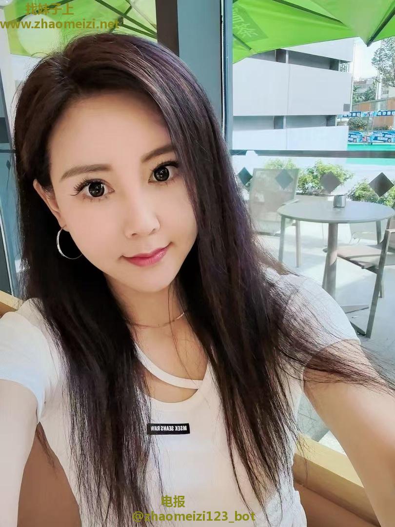 天然美乳御姐美美
