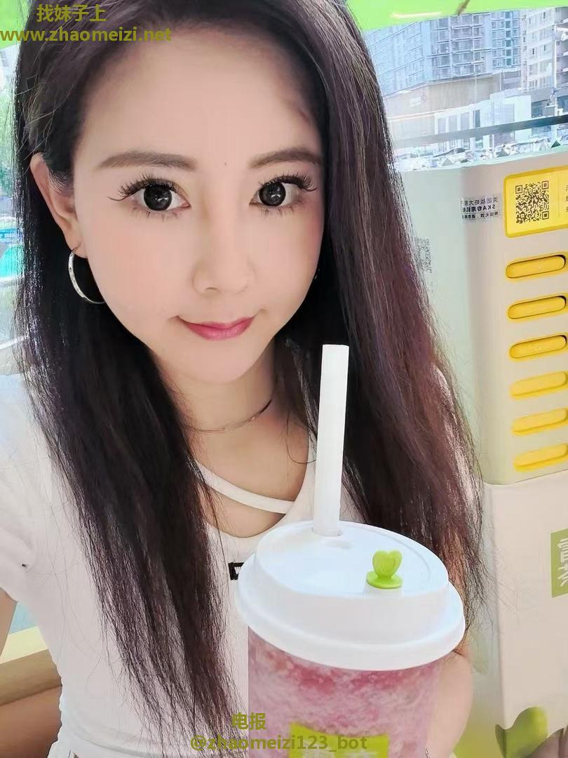 天然美乳御姐美美
