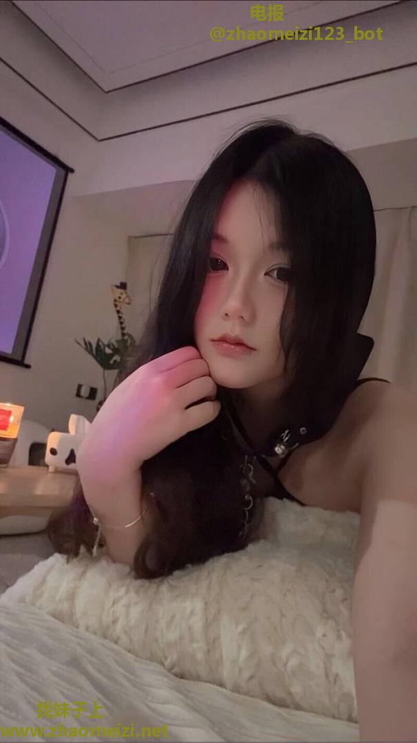 韵味巨乳年轻少妇