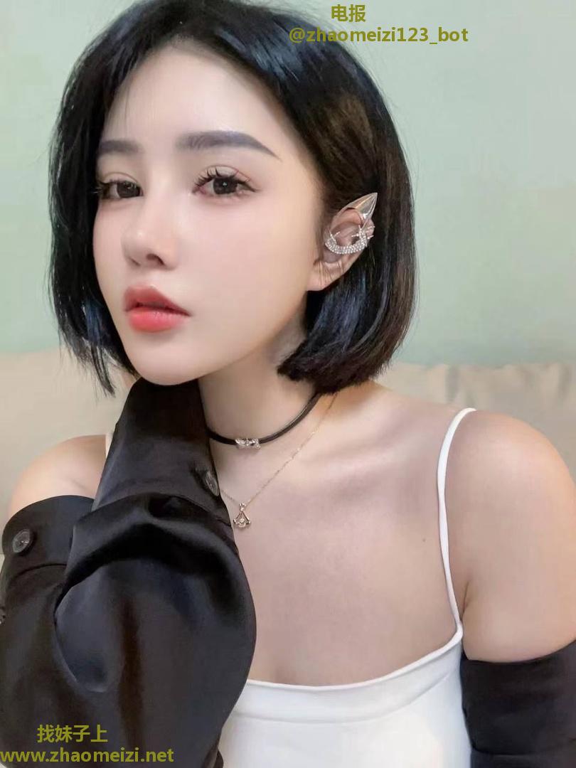 白嫩光滑年轻少妇