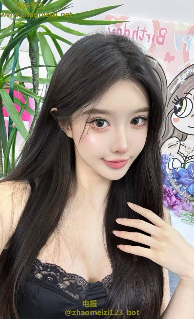 白嫩巨乳粉嫩小妹