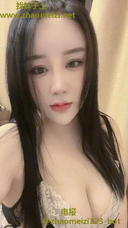 二刷大胸瑜伽苹果姐姐