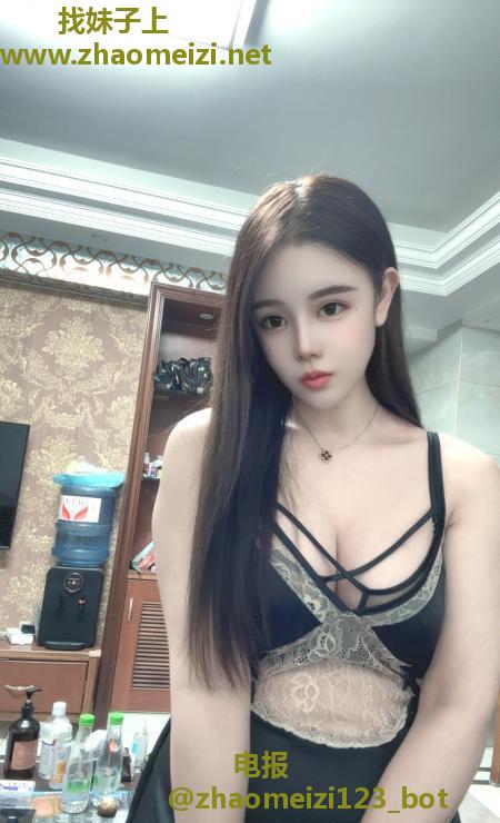 大胸水床妹儿