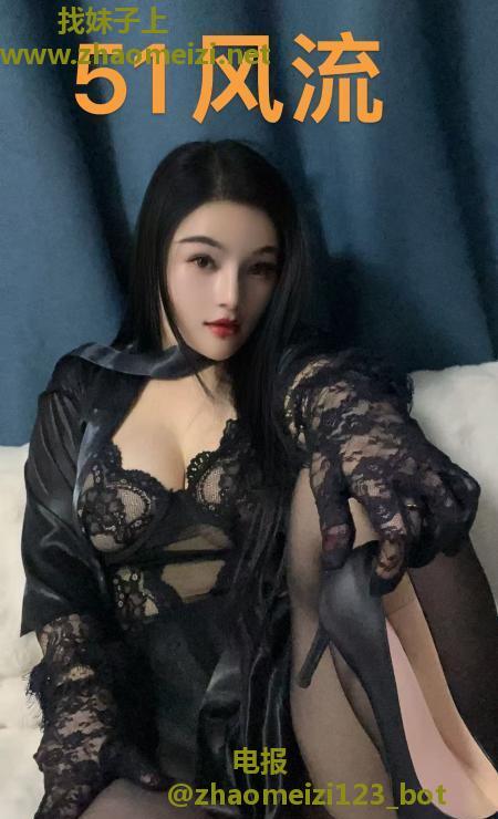 前凸后翘骚货七七
