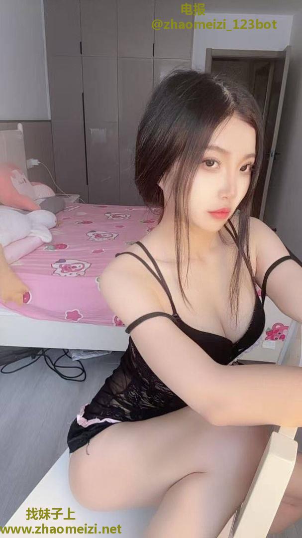 诱人巨乳性感御姐