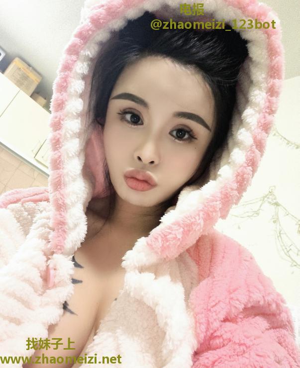 江宁娇小美女