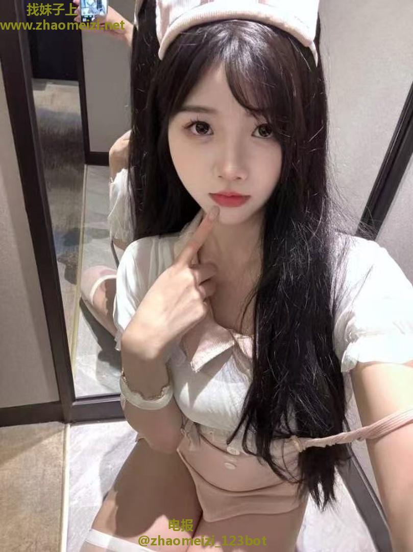 朝阳性感妹子乳白三点粉嫩