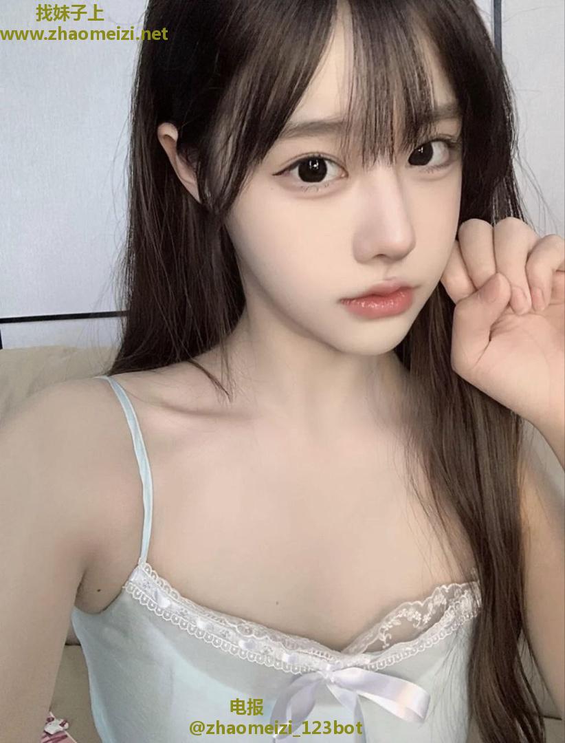 可爱水嫩小妹
