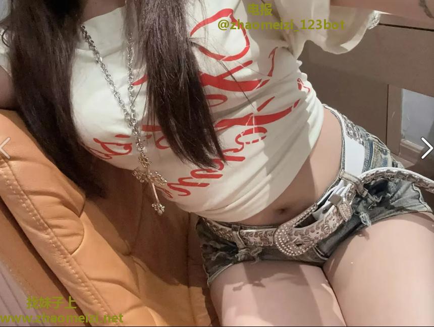 超嫩00后