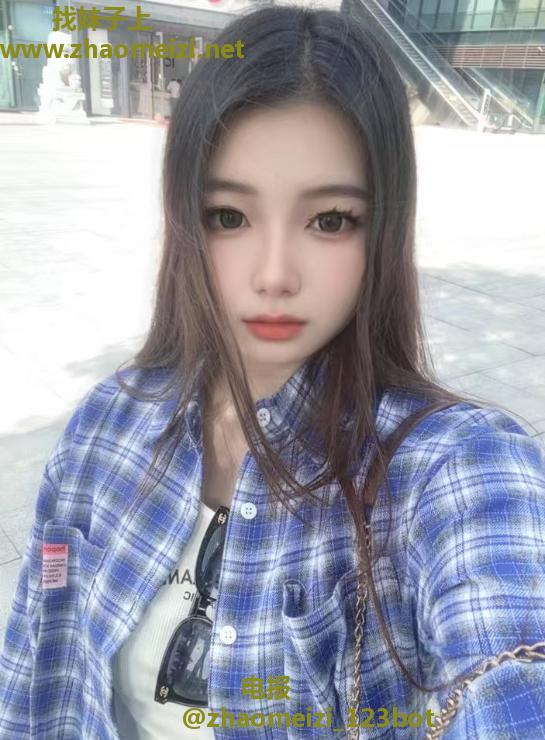 蜜桃臀妹子懒懒