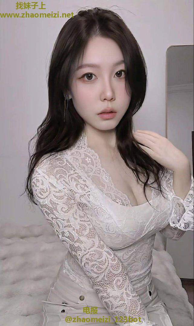 性感蕾丝边诱人少妇