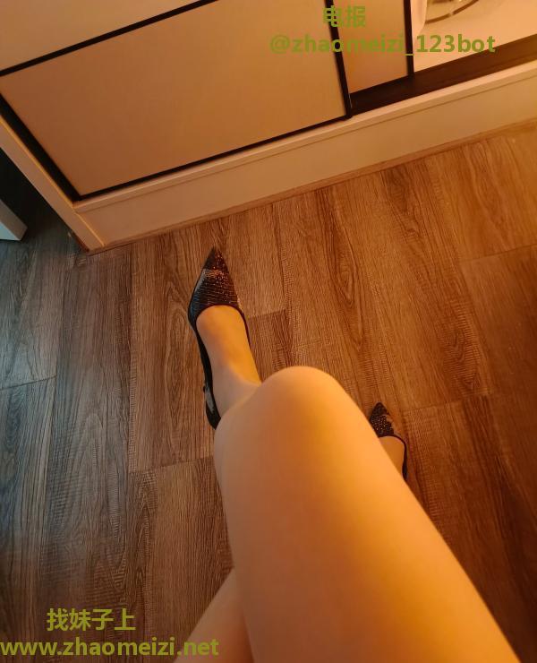 雨花白嫩大奶丝袜少妇