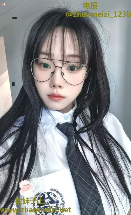 眼镜琪琪