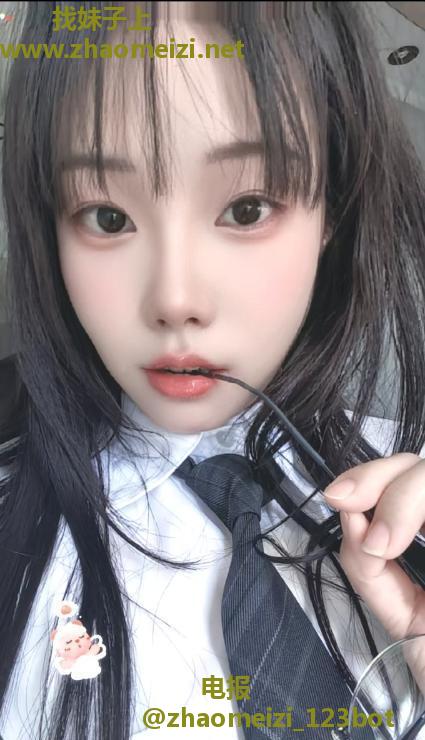 眼镜琪琪