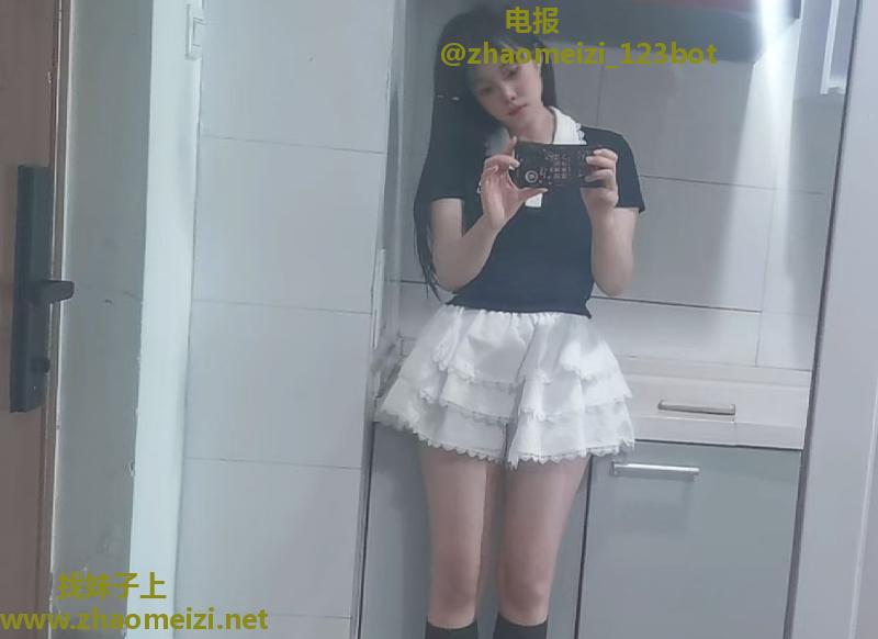 眼镜琪琪