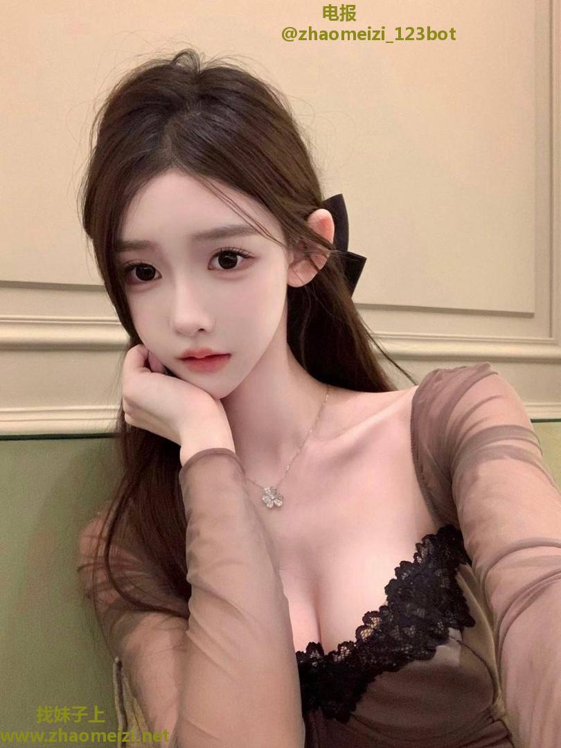 高颜值光滑白嫩学生妹