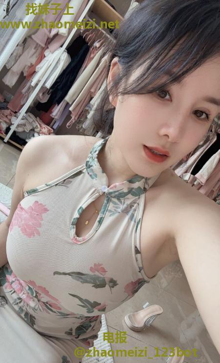 风骚大奶女王妮妮