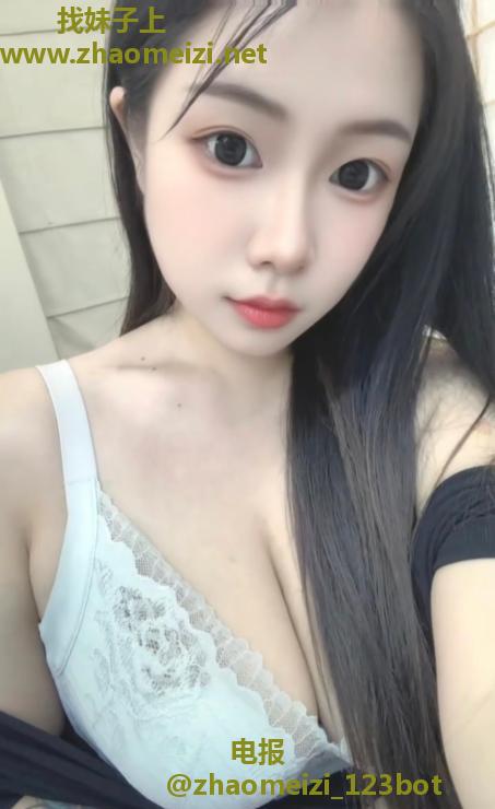 性感大胸小骚货