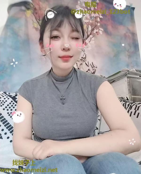 巨乳少妇花儿