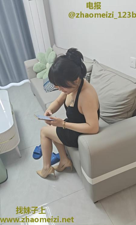 丰满美女萌萌