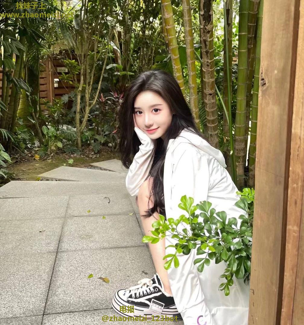 粉嫩兼职小妹
