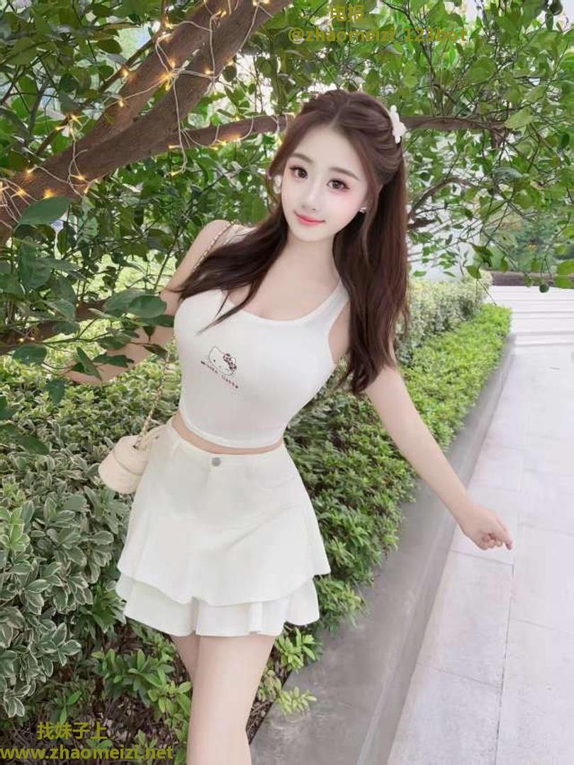 白皙敏感骚穴小七