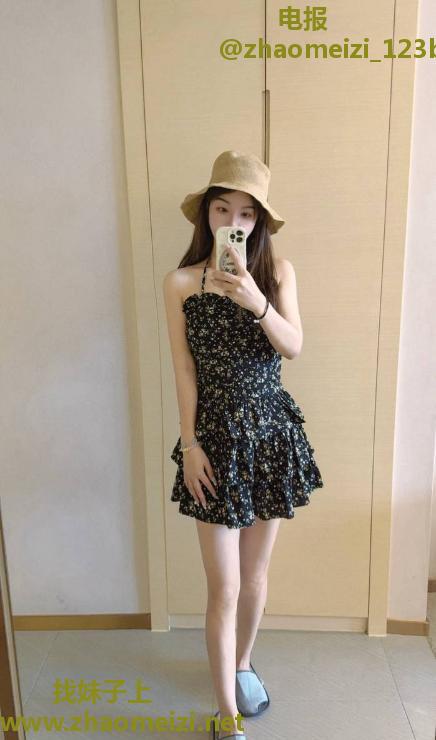 苗条身材颜值妹子