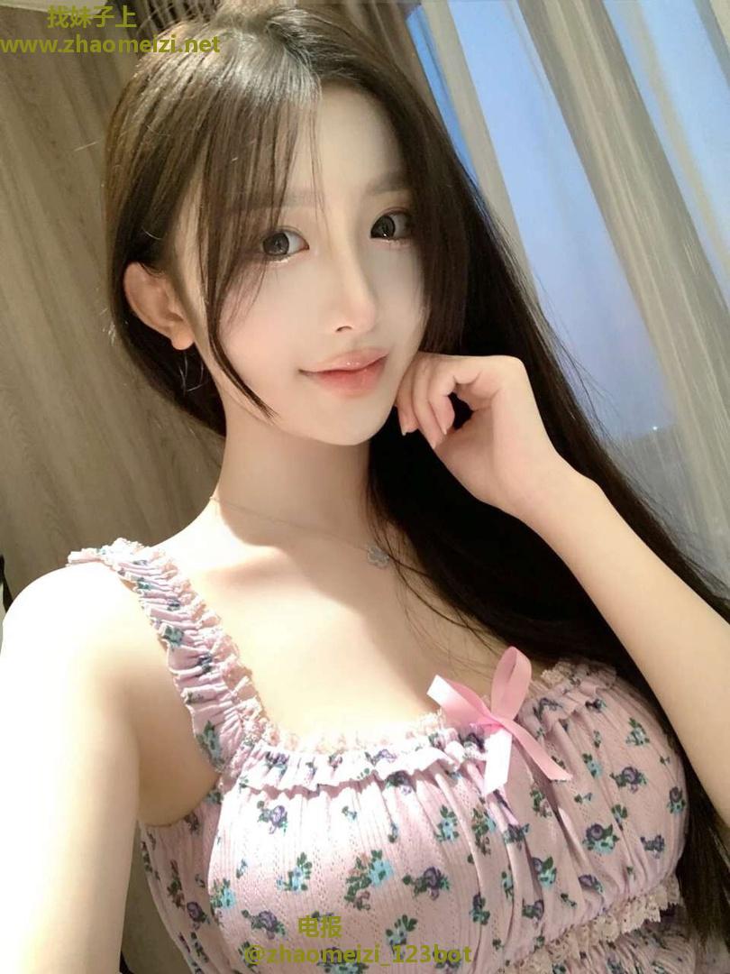 白嫩诱人水嫩姐姐