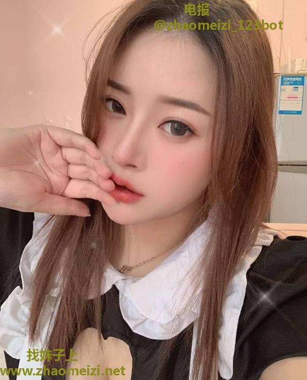 武侯美胸高挑妹子夏颜