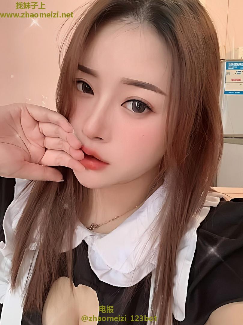 小店美胸高挑妹子彤宝