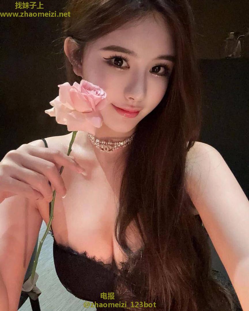 长腿黑丝美鲍萱萱