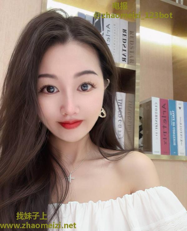 禅城蜜桃臀美琪