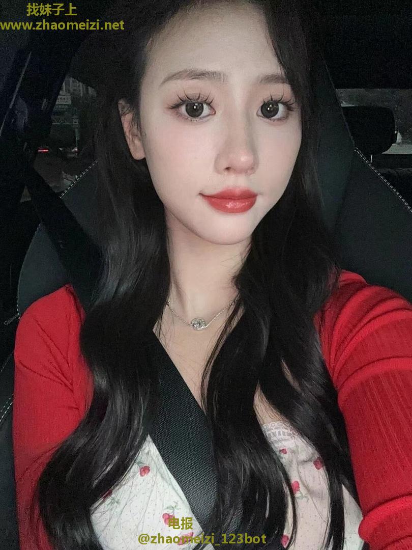 前凸后翘顶级白月光