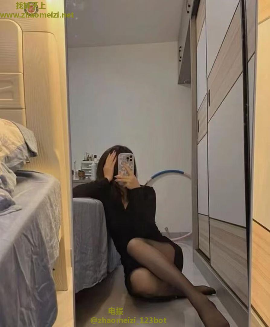 妩媚多姿的小姐姐