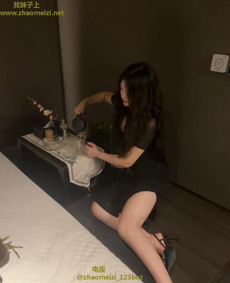妩媚多姿的小姐姐