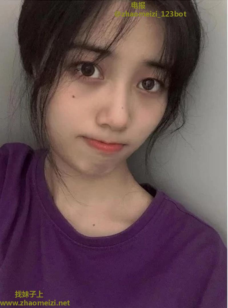 嫩乳十足的小美人 