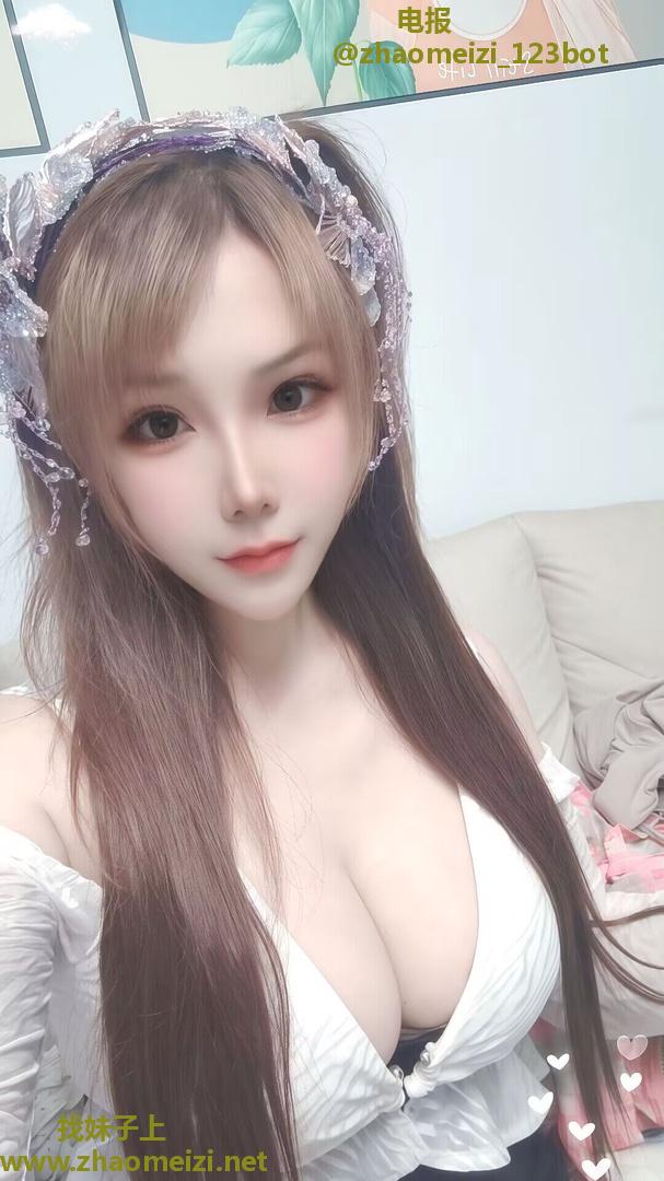 大奶小骚货御姐