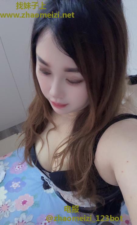丝袜制服熟女