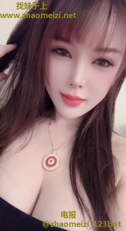 美乳小妖精