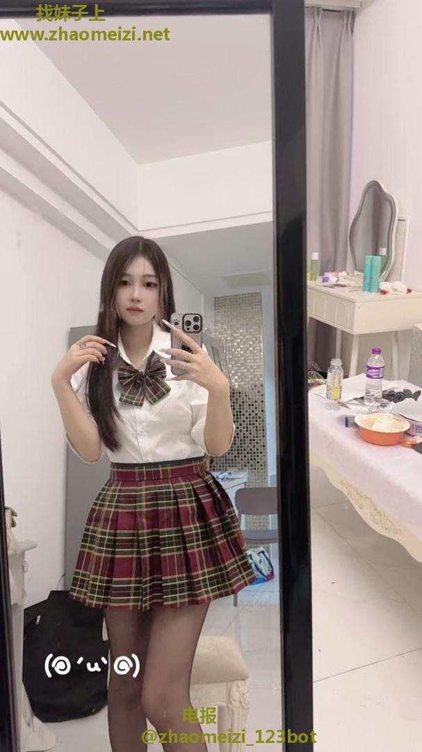 可爱反差长腿萝莉