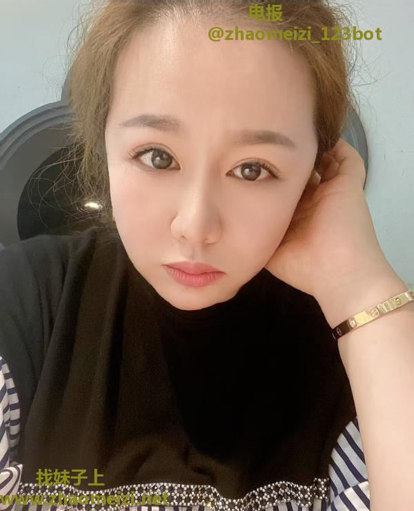 丰满大奶妹妹