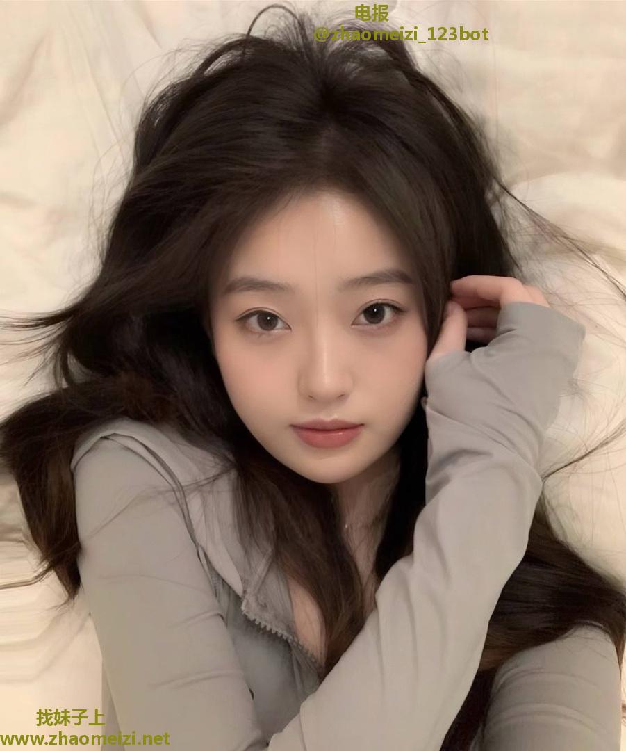 诱人翘臀湿穴姐姐